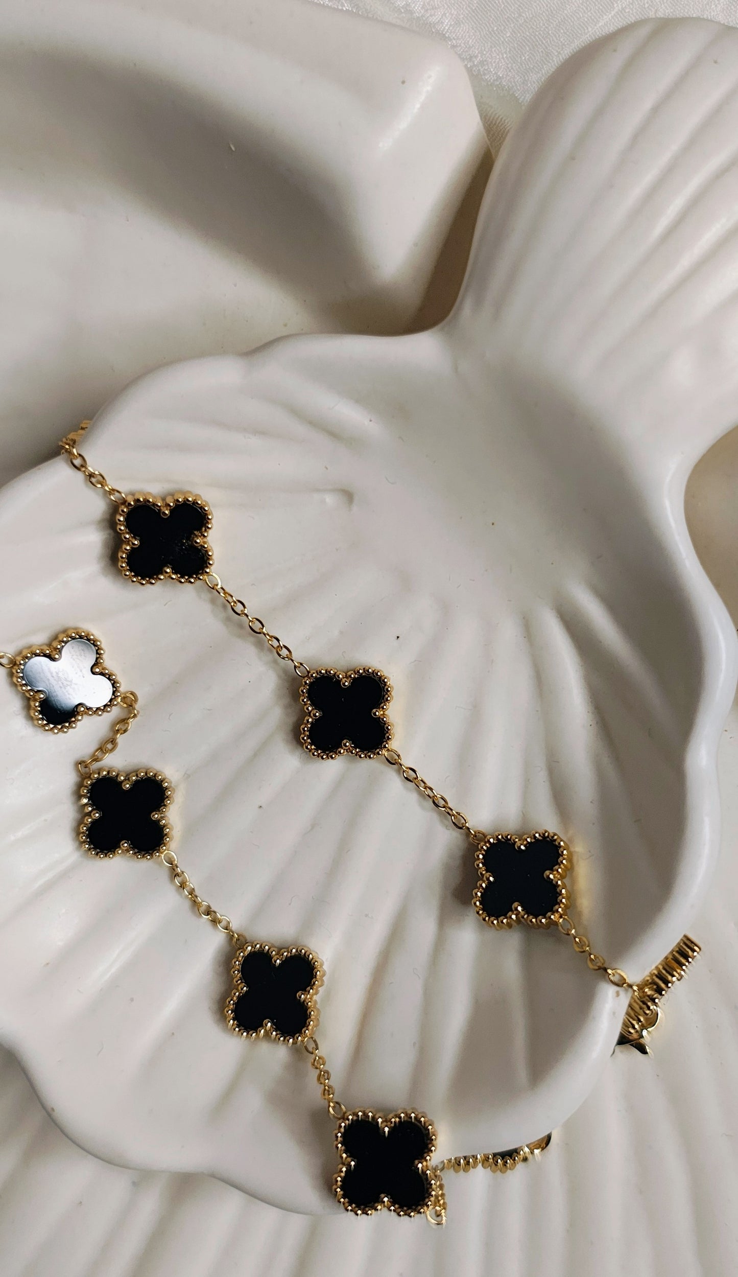 Viral Flower Bracelet (black)